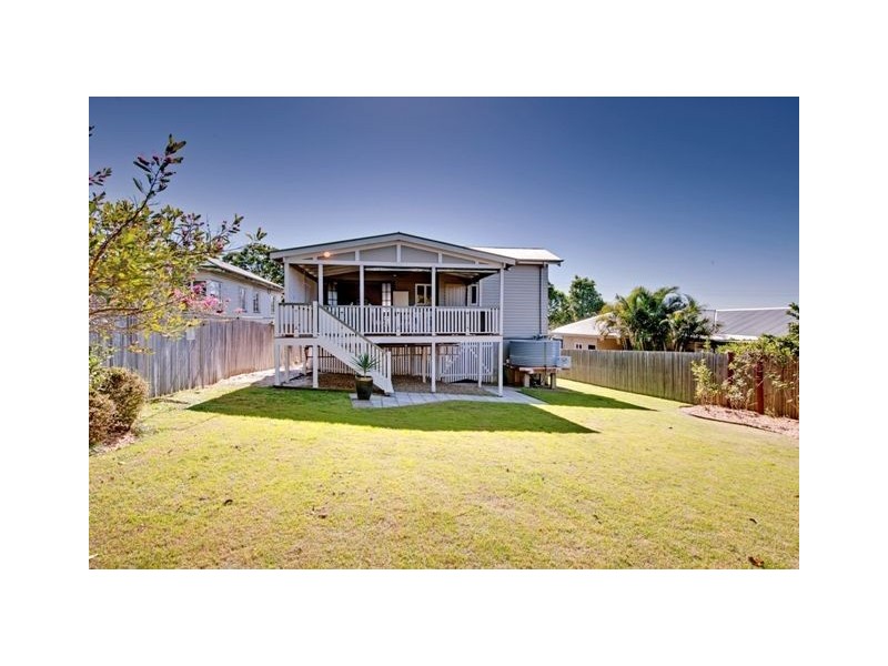 15 Camboor Street, Camp Hill QLD 4152