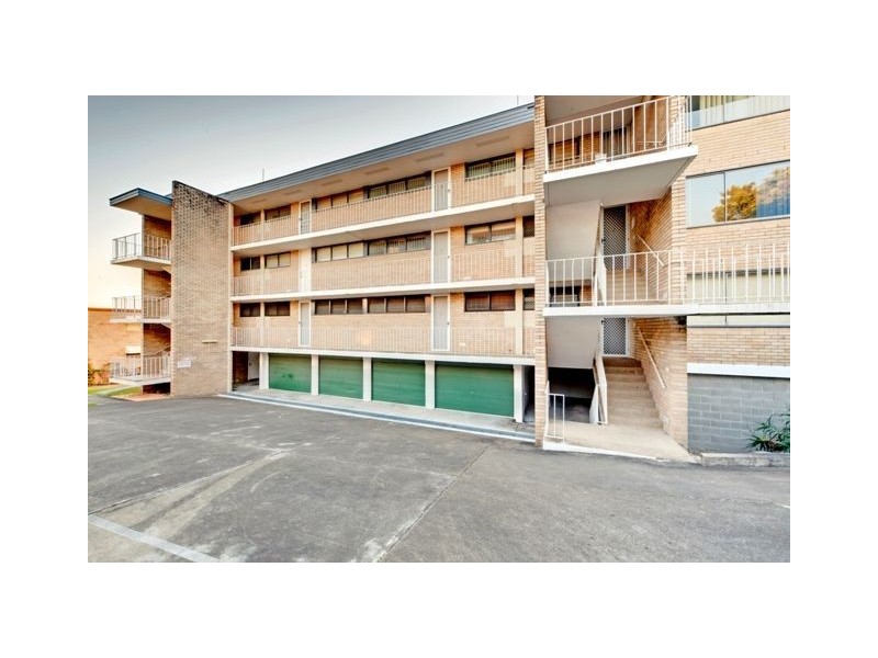 9/223 Cavendish Road, Coorparoo QLD 4151