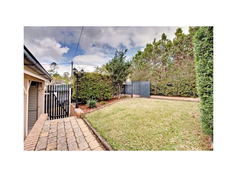 10 Barradine Street, Greenslopes QLD 4120