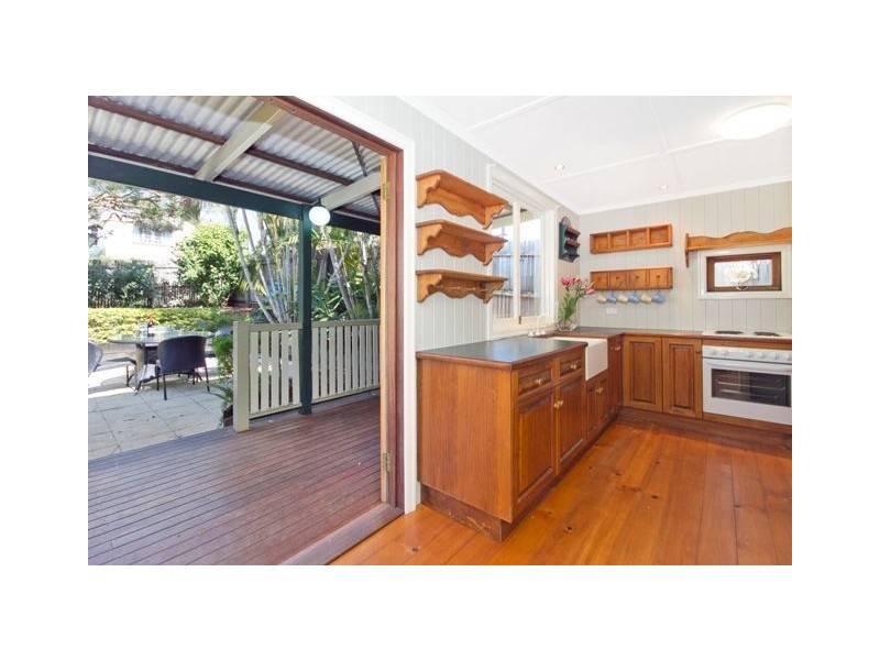 11A Pitney Street, Camp Hill QLD 4152