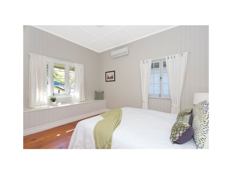 11A Pitney Street, Camp Hill QLD 4152