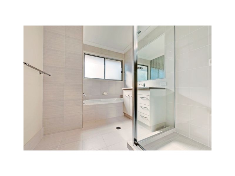 32 Orwell Street, Camp Hill QLD 4152