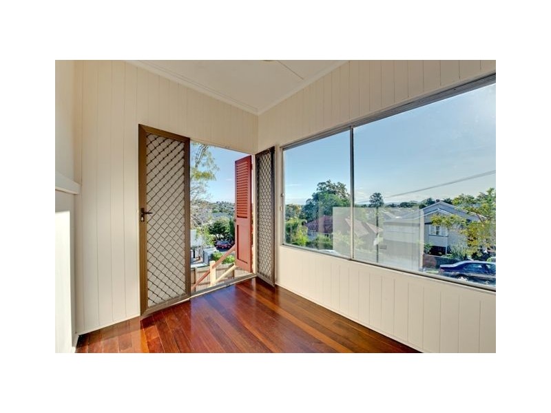 10 Brinawa Street, Camp Hill QLD 4152