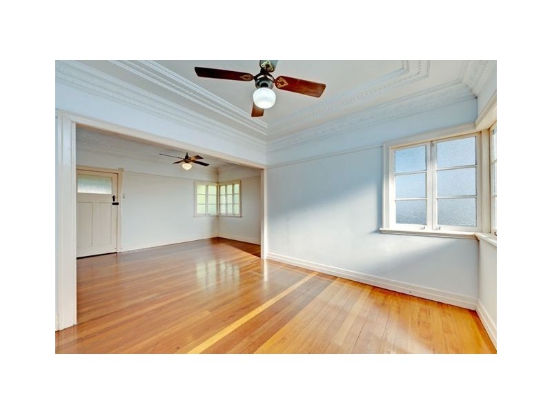 10 Brinawa Street, Camp Hill QLD 4152