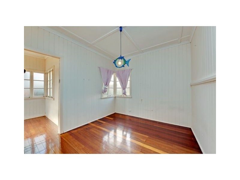 10 Brinawa Street, Camp Hill QLD 4152