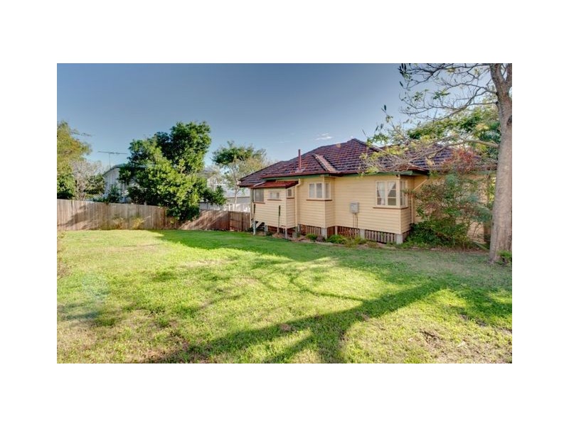 10 Brinawa Street, Camp Hill QLD 4152