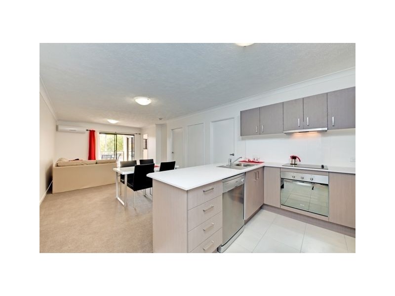 4/135 Cavendish Road, Coorparoo QLD 4151