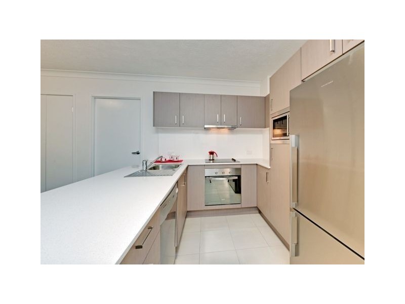 4/135 Cavendish Road, Coorparoo QLD 4151