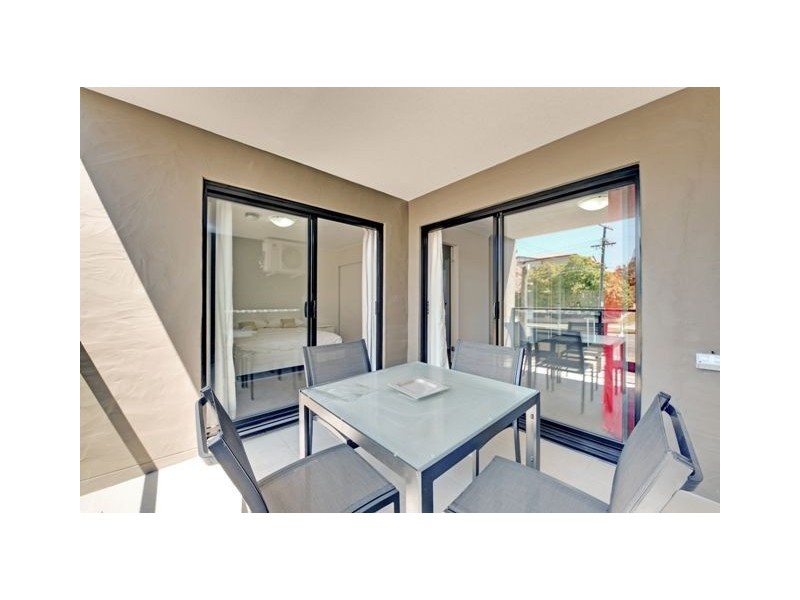 4/135 Cavendish Road, Coorparoo QLD 4151