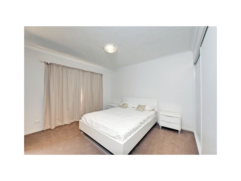 4/135 Cavendish Road, Coorparoo QLD 4151