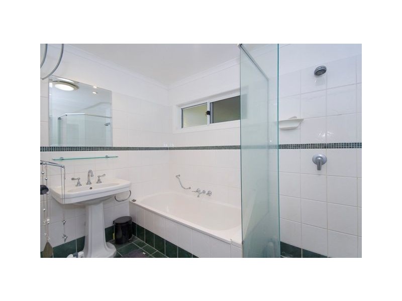 29 Kneale Street, Holland Park West QLD 4121