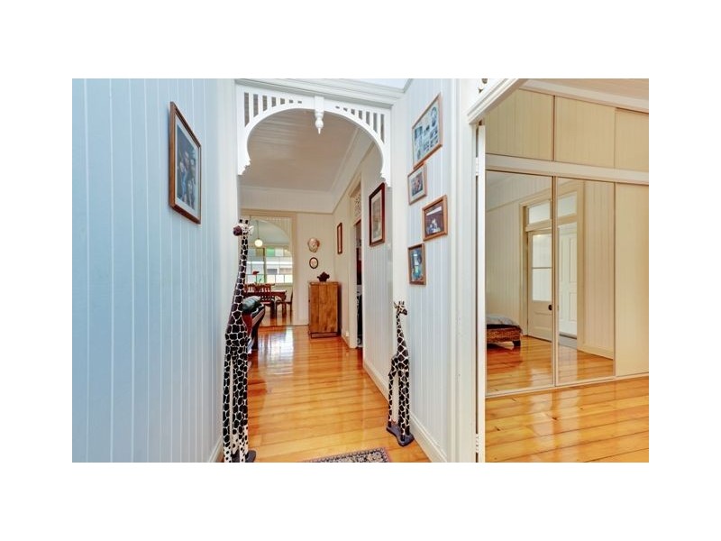 35 Central Avenue, Indooroopilly QLD 4068