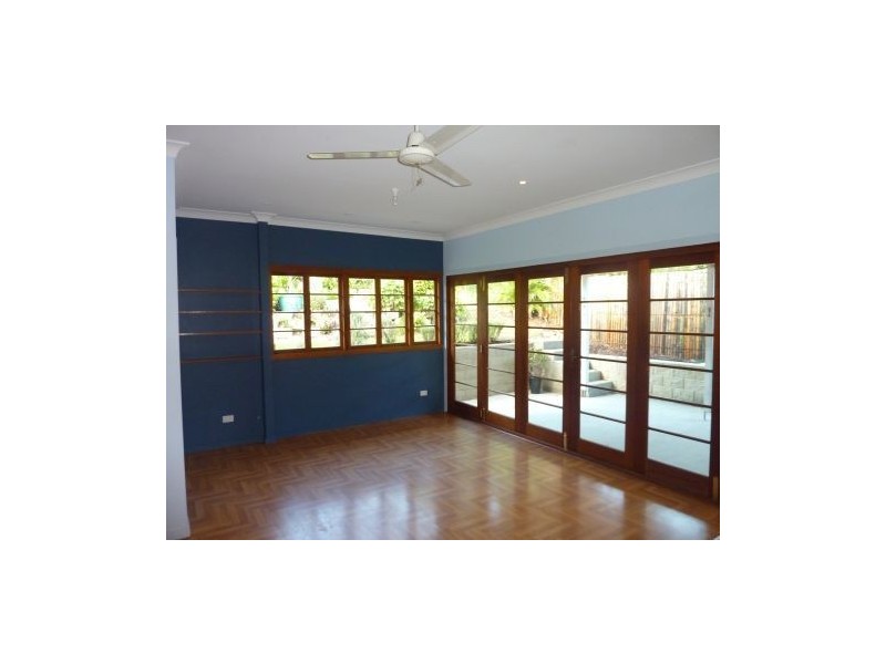 24 Kanumbra Street, Coorparoo QLD 4151