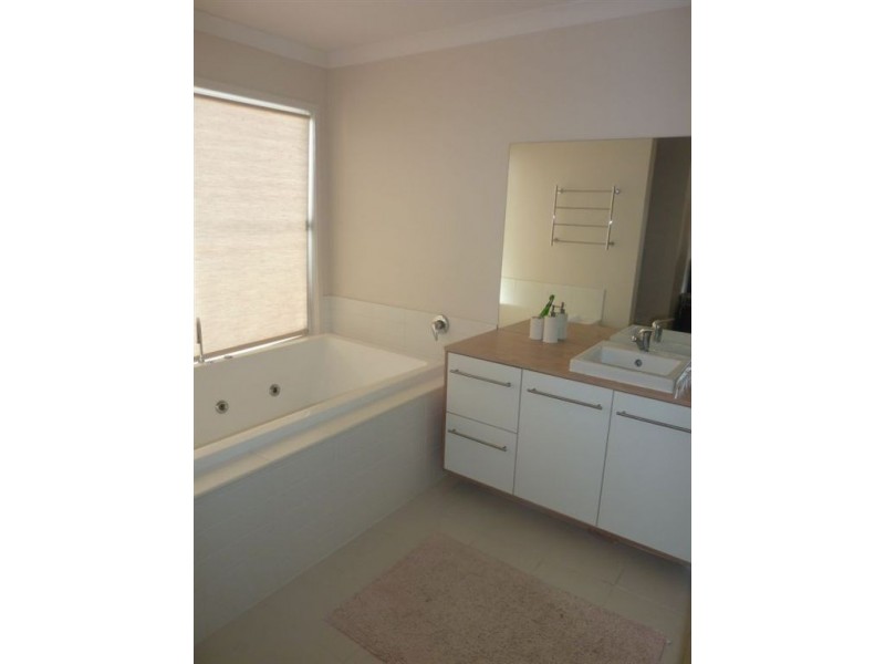 41 Peach Street, Greenslopes QLD 4120