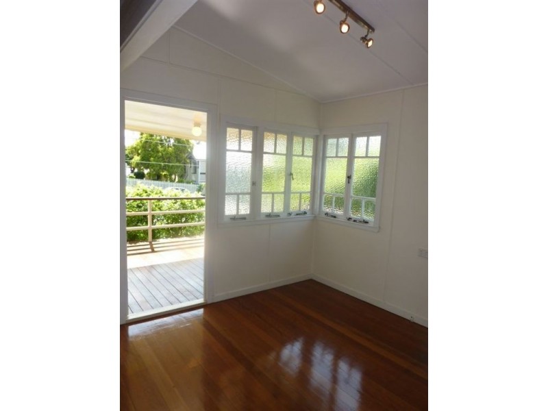 2/27 Lackey Avenue, Coorparoo QLD 4151