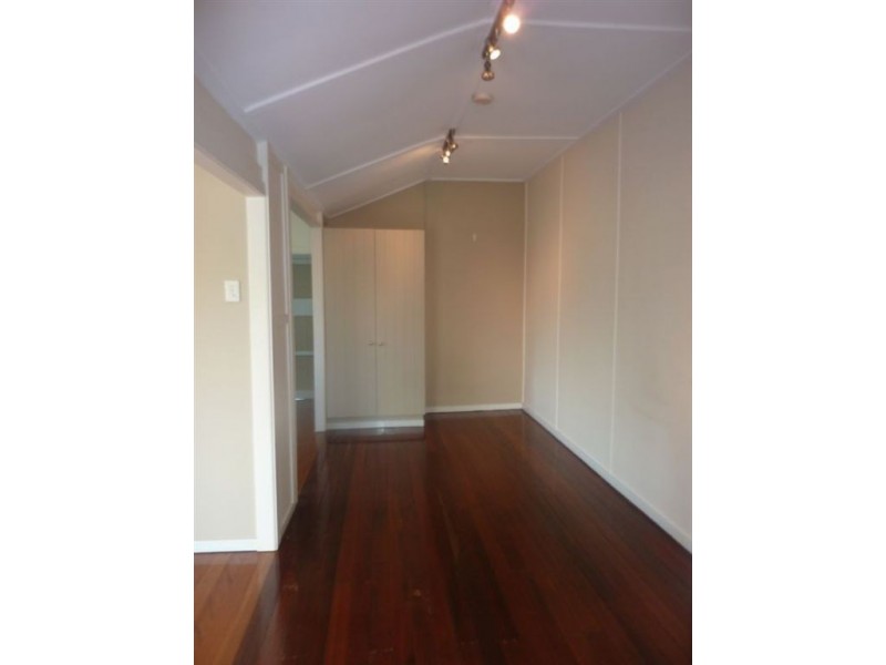 2/27 Lackey Avenue, Coorparoo QLD 4151