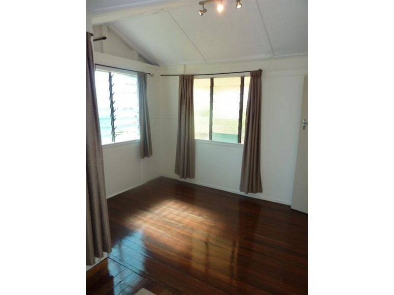 2/27 Lackey Avenue, Coorparoo QLD 4151