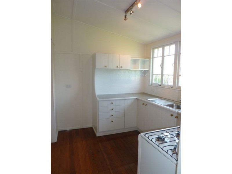 2/27 Lackey Avenue, Coorparoo QLD 4151