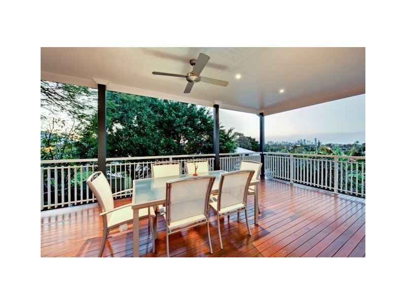89 Pear Street, Greenslopes QLD 4120