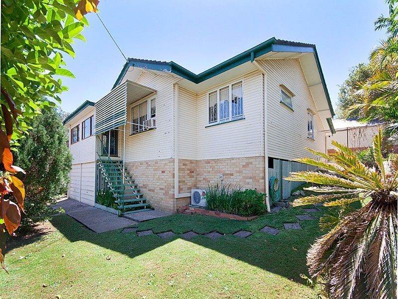 8 Stella Street, Holland Park QLD 4121