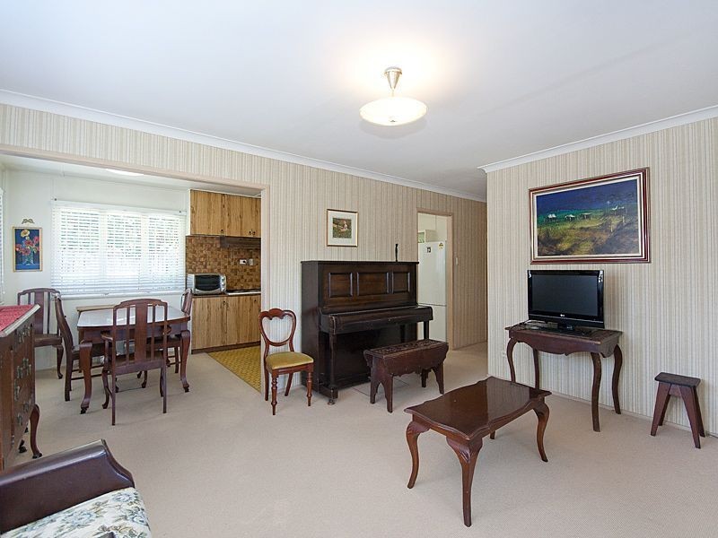 8 Stella Street, Holland Park QLD 4121