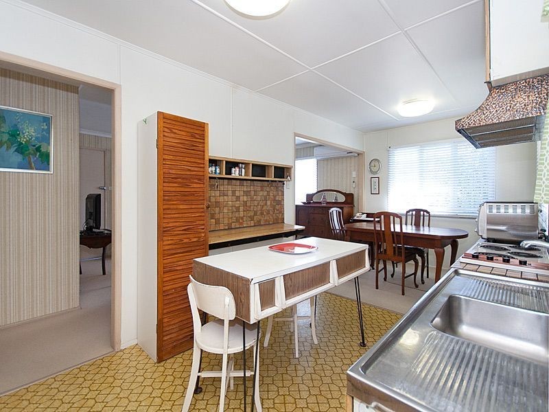 8 Stella Street, Holland Park QLD 4121