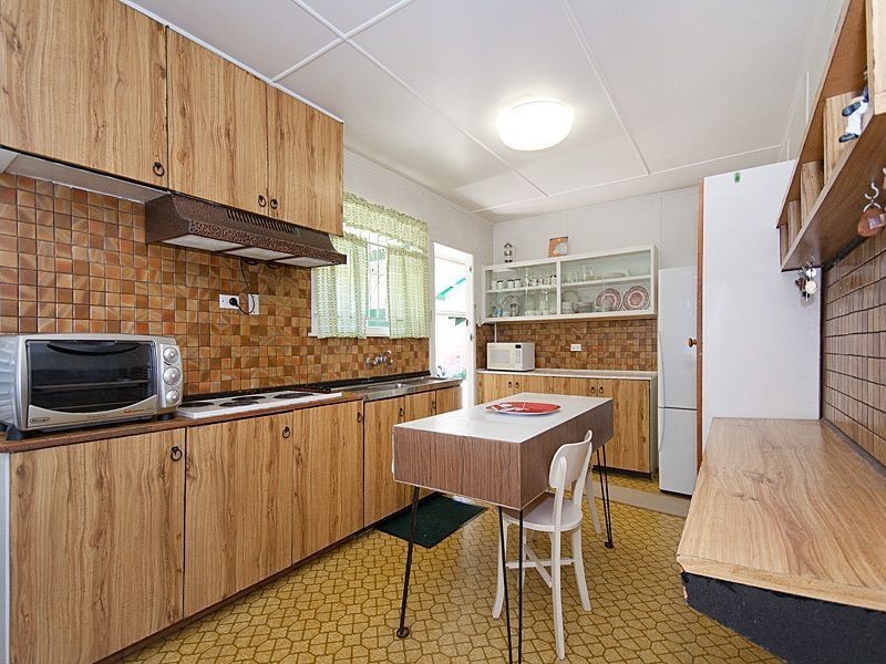 8 Stella Street, Holland Park QLD 4121