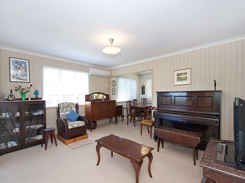 8 Stella Street, Holland Park QLD 4121