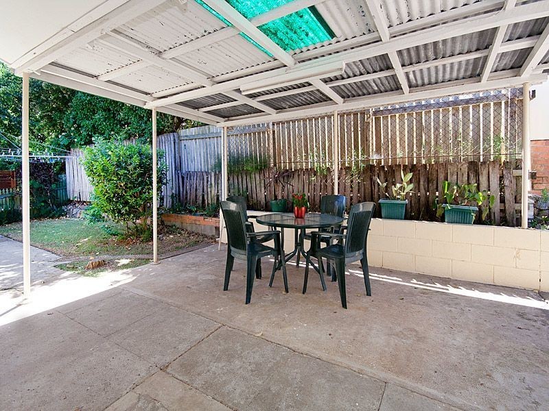 8 Stella Street, Holland Park QLD 4121