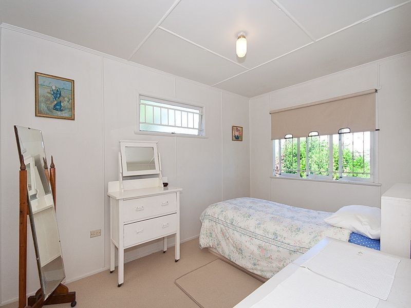 8 Stella Street, Holland Park QLD 4121