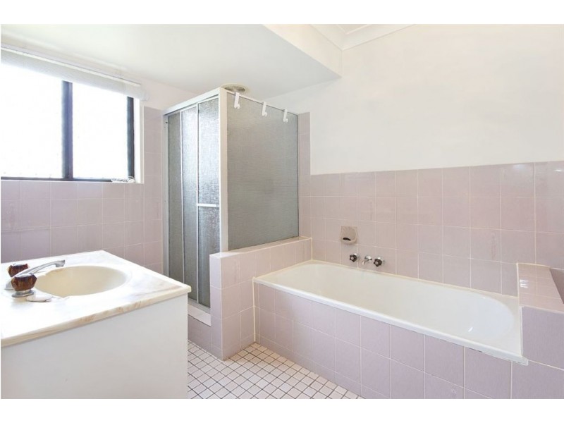 2/42 Macaulay Street, Coorparoo QLD 4151