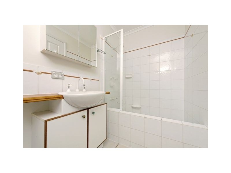 4/13 Bilyana Street, Balmoral QLD 4171