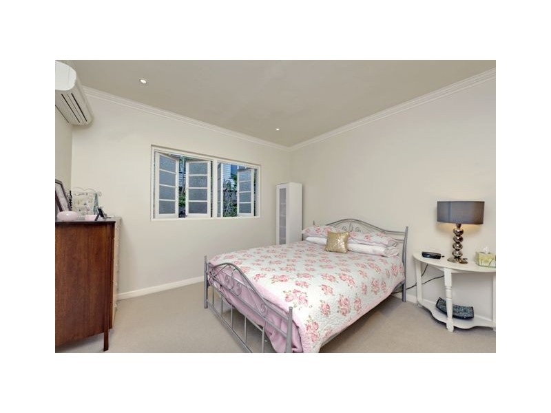 25 Walker Street, Coorparoo QLD 4151