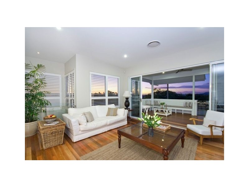 25 Newman Avenue, Camp Hill QLD 4152