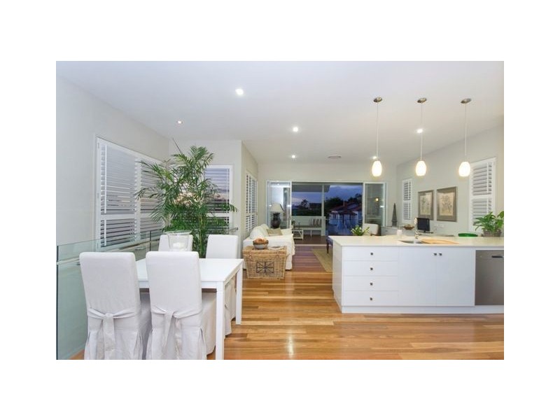 25 Newman Avenue, Camp Hill QLD 4152