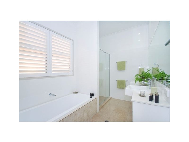 25 Newman Avenue, Camp Hill QLD 4152