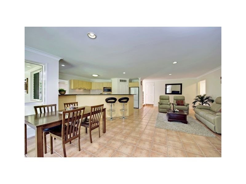 5 Windermere Crescent, Carindale QLD 4152