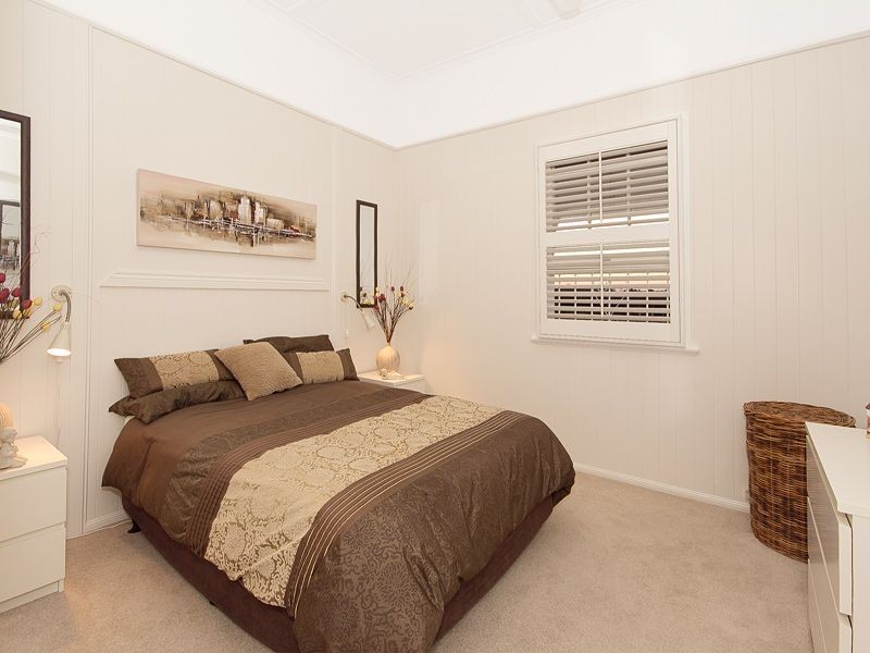 15 Hamel Street, Camp Hill QLD 4152