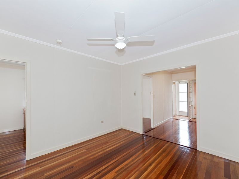 11 Latina Avenue, Seven Hills QLD 4170