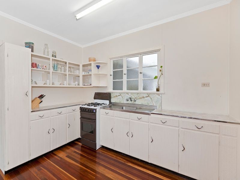 11 Latina Avenue, Seven Hills QLD 4170
