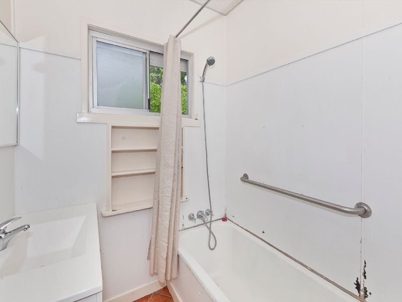 11 Latina Avenue, Seven Hills QLD 4170