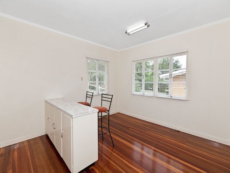 11 Latina Avenue, Seven Hills QLD 4170