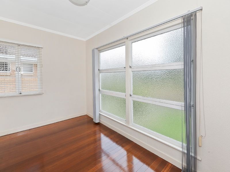 11 Latina Avenue, Seven Hills QLD 4170