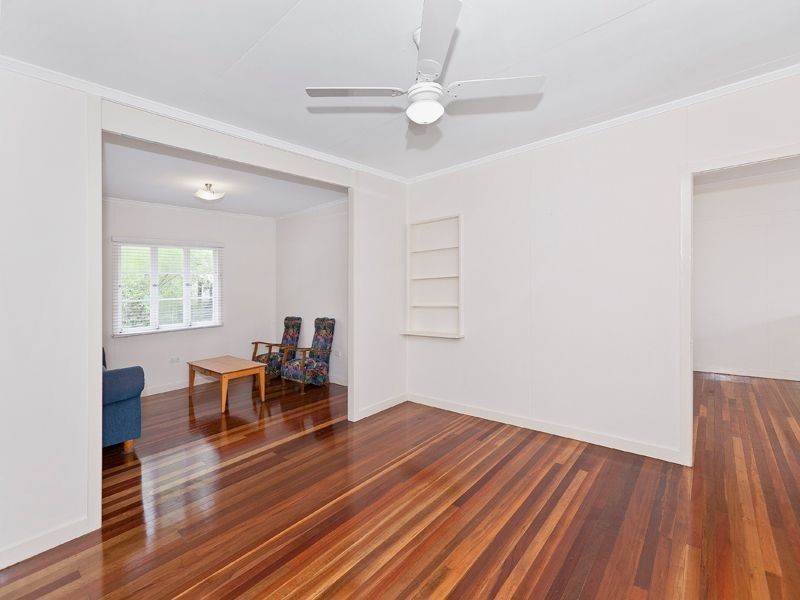 11 Latina Avenue, Seven Hills QLD 4170