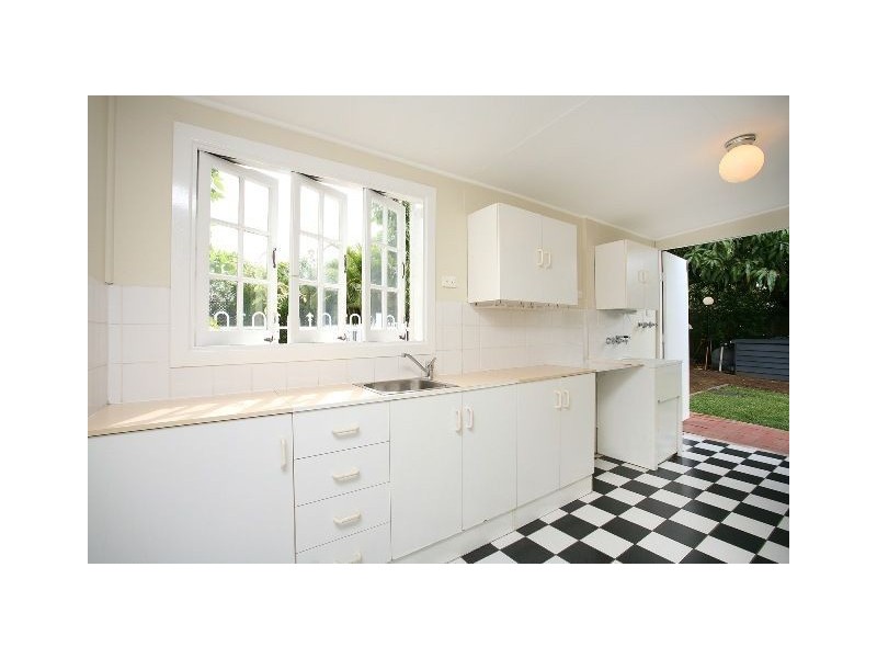 19 Doughty Avenue, Holland Park West QLD 4121