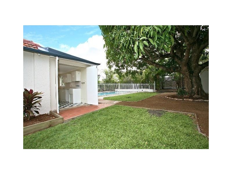 19 Doughty Avenue, Holland Park West QLD 4121