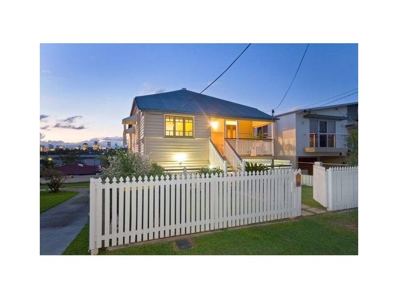 46 Ninth Avenue, Coorparoo QLD 4151