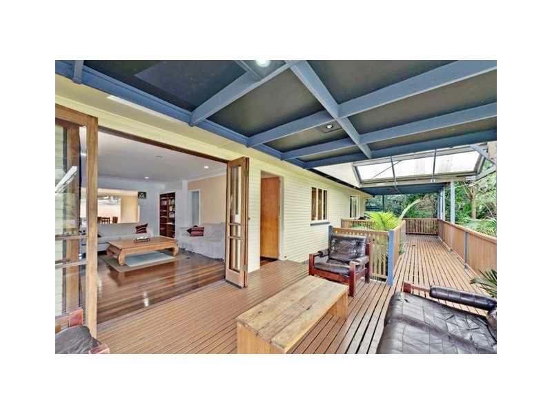 143 Arnold Street, Holland Park QLD 4121