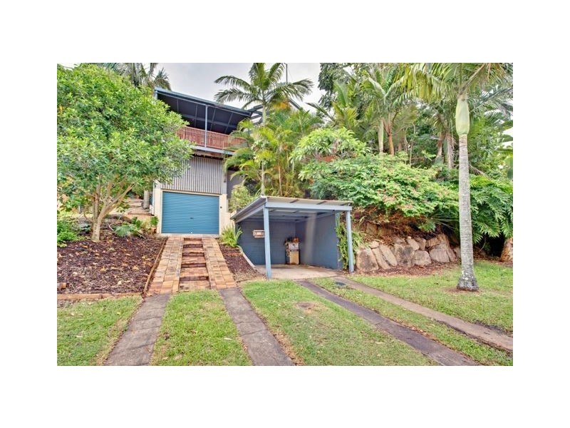 143 Arnold Street, Holland Park QLD 4121