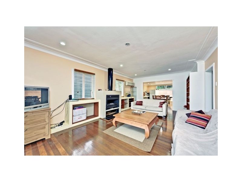 143 Arnold Street, Holland Park QLD 4121